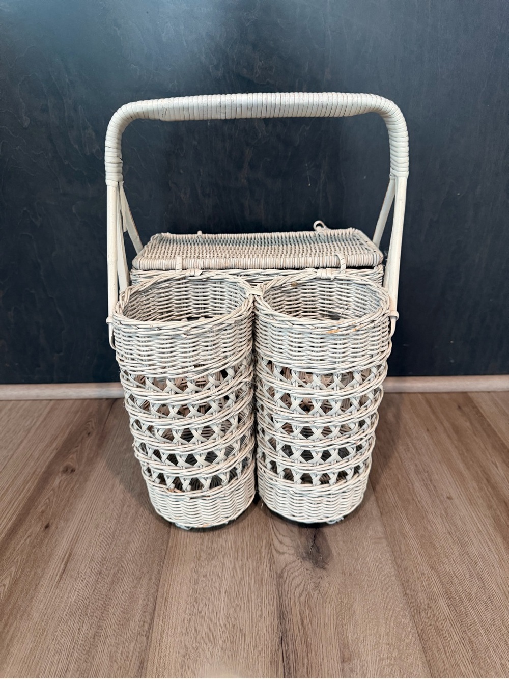 Vintage White Wicker Picnic Basket Wine Caddy 2 Bottle Holders Cottagecore